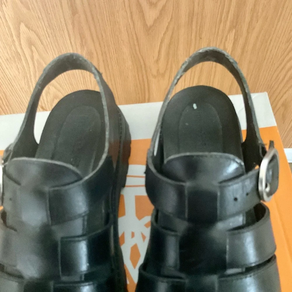 Women Timberland Black Leather Buckle Sandals - Picture 5 of 6